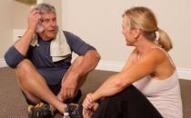 老人在家也能做的4種健身運(yùn)動(dòng)