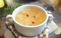 秋冬嘴唇干裂吃什么好？