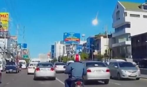 泰國曼谷天降火球,到底是什么東西?