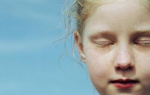 有人愿自瞎雙眼?美國一女子失明后稱從未如此快樂