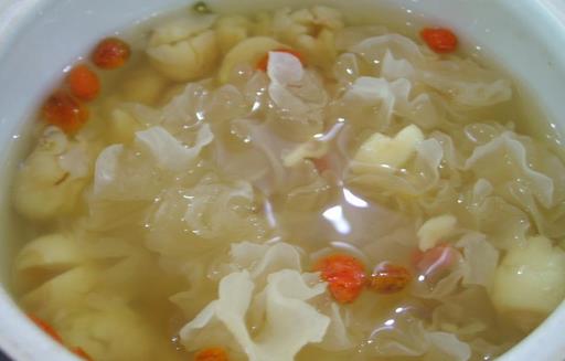 冰糖銀耳湯怎么做?冰糖銀耳湯的做法及功效