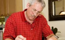 老人吃魚油？對延緩大腦衰老用處小