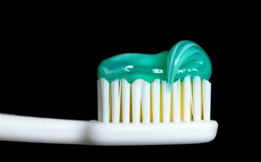 牙膏的另類用法:使家具顏色還原如新