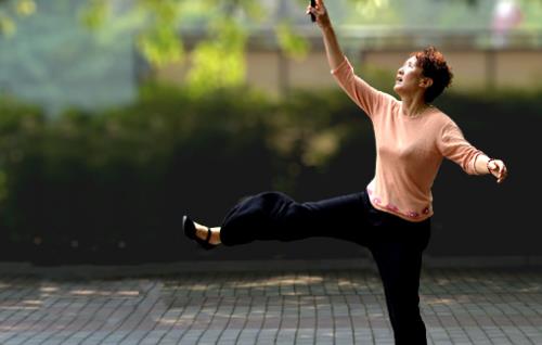 金雞獨立能預防老年癡呆 調節臟腑