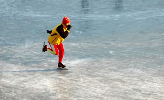 滑冰的好處有哪些?滑冰的技巧有哪些?