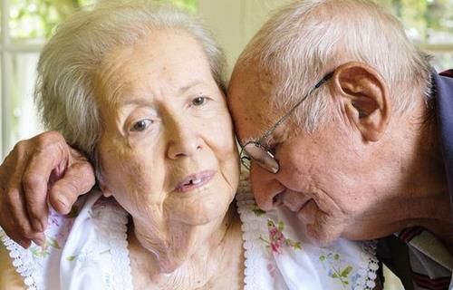 老年人規(guī)律生活鍛煉大腦預防癡呆