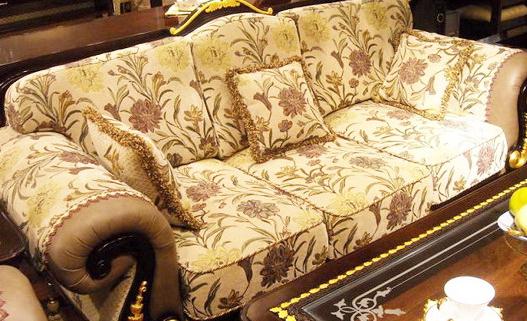 三人沙發(fā)的保養(yǎng)與清潔-三人沙發(fā)的選購(gòu)知識(shí)