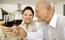 老人冬季睡前喝酒小心引發猝死