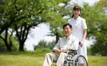 老年人戶外曬太陽避免兩大誤區