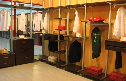 立柱式衣帽間如何保養(yǎng)與清潔?