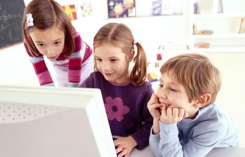 家長(zhǎng)禁止孩子在7歲之前玩電腦