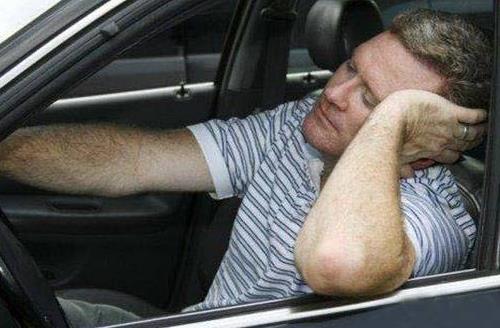 開車疲勞可以這么按摩