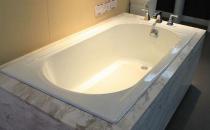 鑄鐵浴缸和亞克力浴缸的區別有哪些？