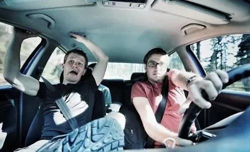 什么樣的開車姿勢更健康