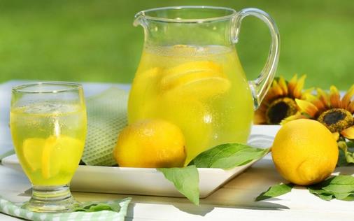 警惕!檸檬水并非神水 喝多很傷胃