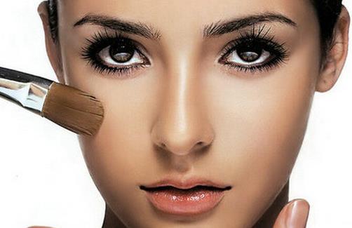 黑皮膚姑娘的化妝技巧