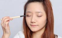 清爽活力的學生妝容 4招輕松打造