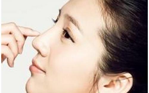 隆鼻術后出現腫脹該怎么辦