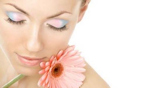 分析女性敷面膜的步驟