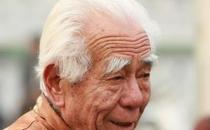 老人的白發長哪里最危險