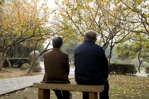 老人想要長壽回到故鄉(xiāng)