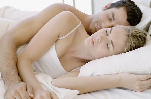 戴胸罩趴著睡 女性6個入睡習慣傷身