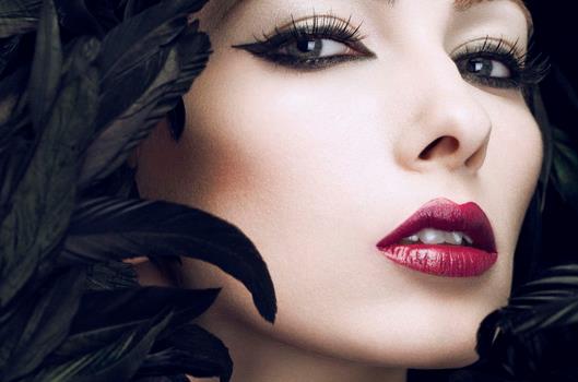 不合時宜彩妝產生的“副作用”