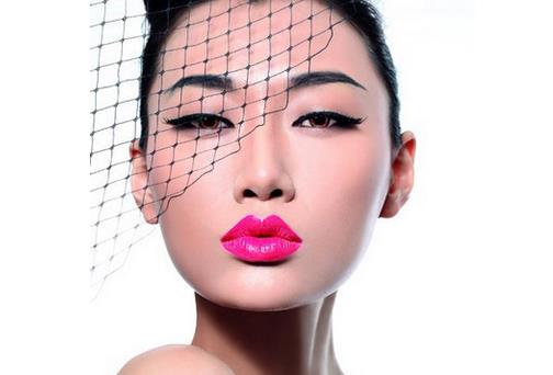 冬天特立獨(dú)行的裸色唇妝