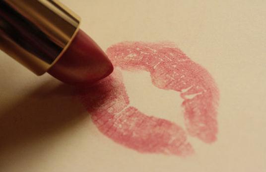 如何快速消除讓人羞羞的吻痕?