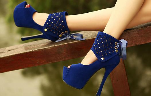 常穿高跟鞋老后易患關節炎