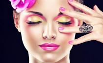 讓人難以親近？因?yàn)榛e(cuò)妝了