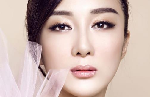 小眼睛怎么破？一支眼線拯救