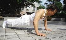 老人自我鍛煉關節的方法