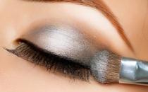 必學！適合亞洲人的煙熏眼妝技巧