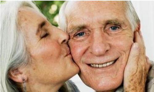 愛美老人如何“吃去”老年斑?