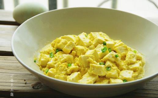 咸鴨蛋蒸豆腐 祛暑美味營(yíng)養(yǎng)