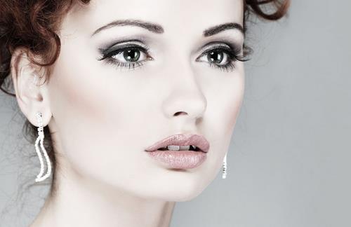 底妝畫太厚當心變半老徐娘
