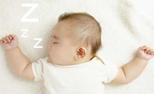 三個月以下嬰兒可不用枕頭