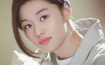 水潤(rùn)果凍唇妝的畫法