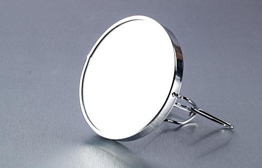 在桌面上放塊鏡子工作更愉快哦！