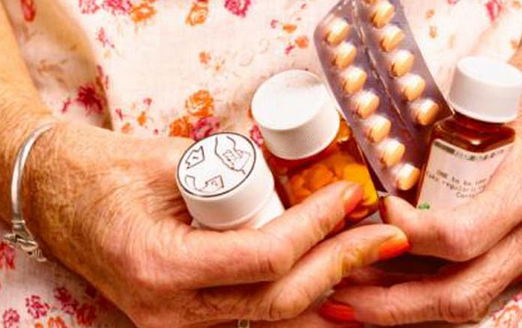 老年人同時用藥別逾越四這個大關