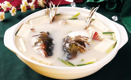 魚頭燉豆腐營養加倍哦!