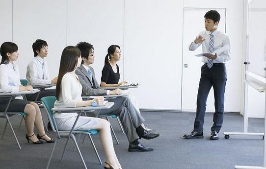 找準(zhǔn)成功交際的切入點(diǎn)