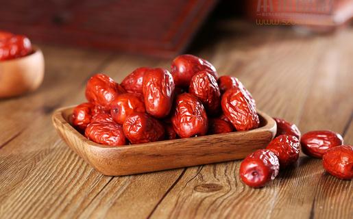 紅棗養(yǎng)顏食譜:參棗米飯的做法