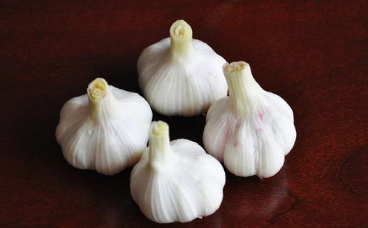 大蒜養生吃法:喝大蒜酒比生吃大蒜更好