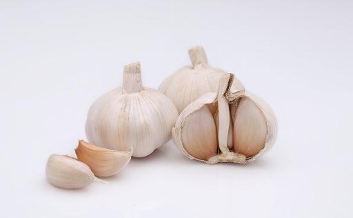 大蒜有哪些吃法？做成綠茶蒜