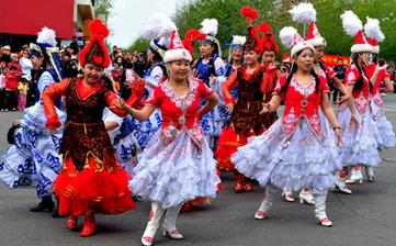 【哈薩克族】哈薩克族簡(jiǎn)介_(kāi)傳統(tǒng)節(jié)日_風(fēng)俗習(xí)慣_服飾_舞蹈_美食_文化 【哈薩克族】哈薩克族簡(jiǎn)介_(kāi)傳統(tǒng)節(jié)日_風(fēng)俗習(xí)慣_服飾_舞蹈_美食_文化