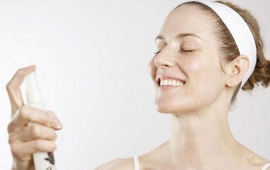 早上起來如何給肌膚快速補水