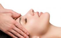 擦保養品加以按摩效果更好哦！