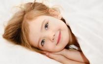 女寶寶陰唇粘連是怎么回事？